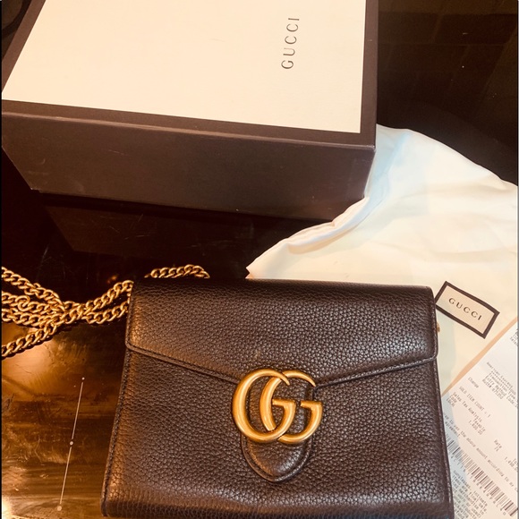 Gucci Handbags - Gucci clutch / crossbody.